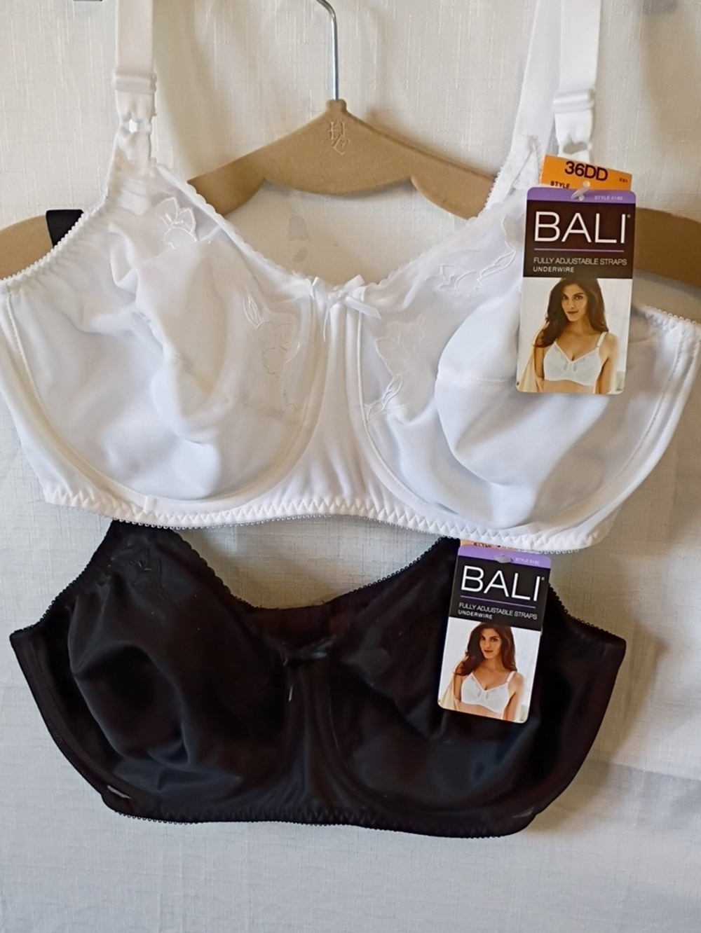 Bali Two-Pack Underwire Bras in White and Black Fully Adjustable Straps Sz 36DD